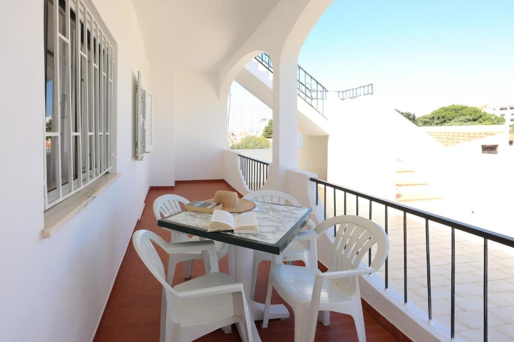 Apartamentos Pedro by Bedzy room 2